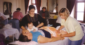 Massagekurs im Eckzimmer des Schlosses 1992